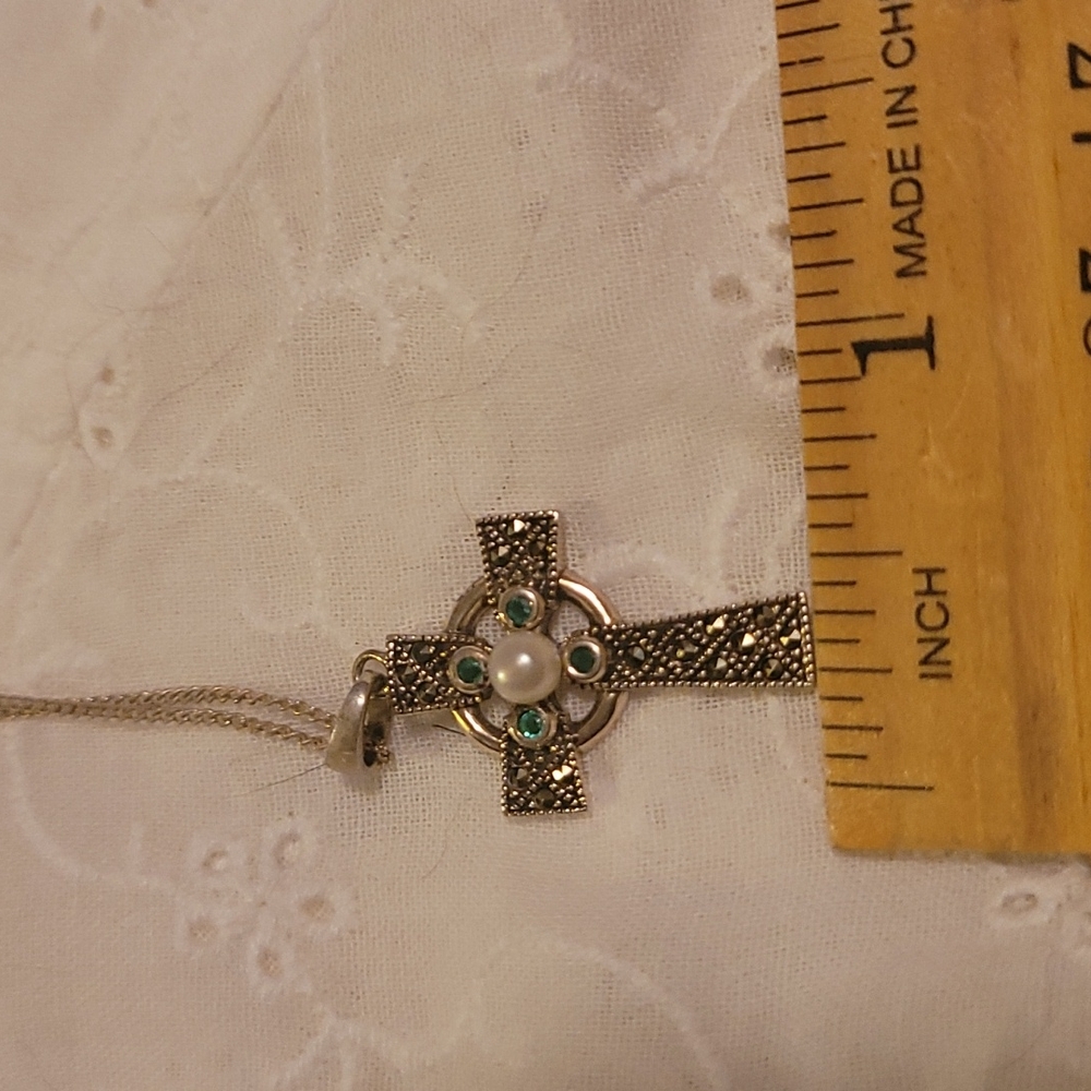 Genuine Emerald and Pearl Celtic Cross - Picture 8 of 9